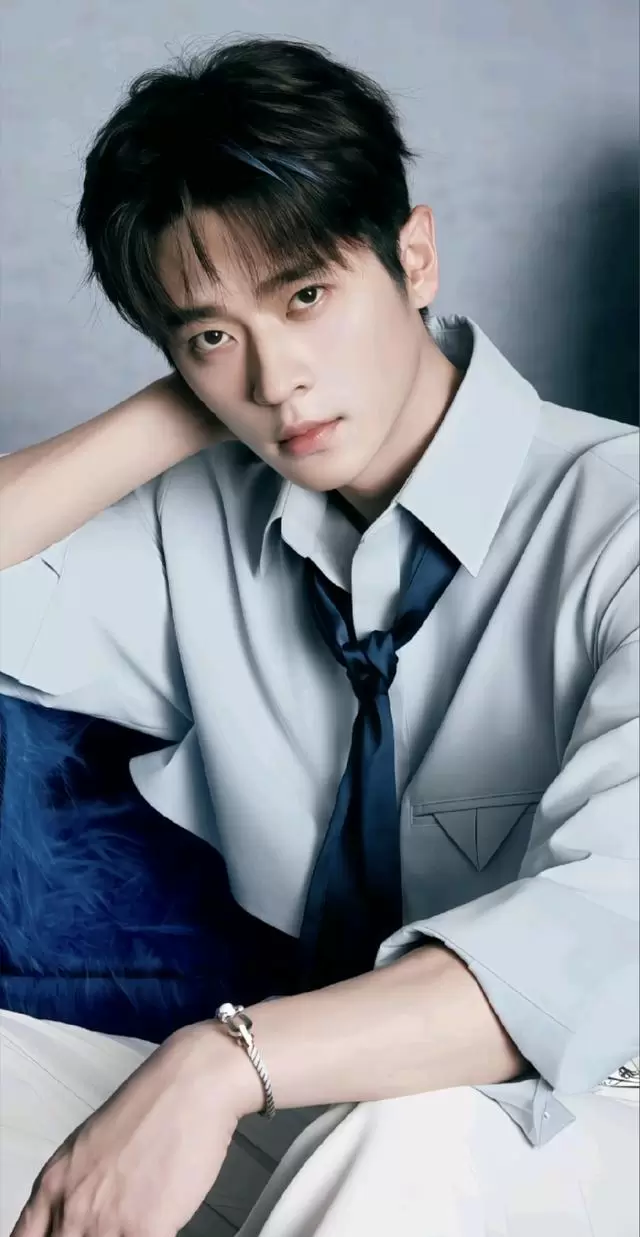 张凌赫开机前辞演《许你星河千里》 丞磊48小时火线进组接棒男主：现场图